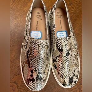 Time and Tru snakeskin print Slipons 8W. Memory foam insoles. Like new, too big.